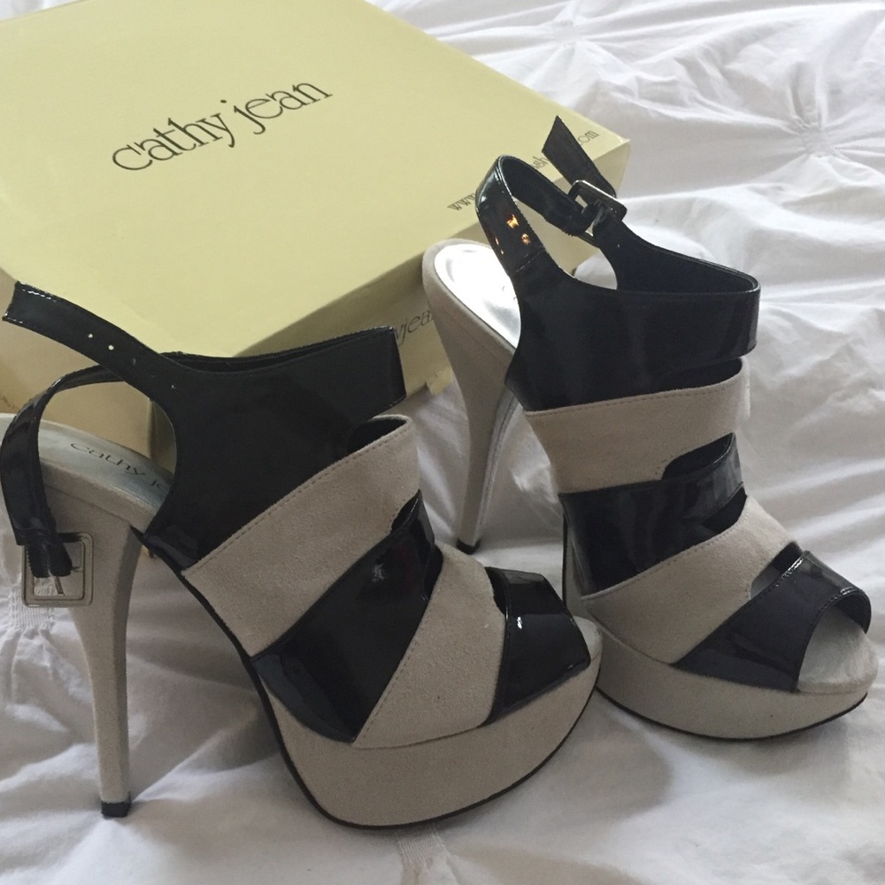 {Cathy Jean} NWT Striped Bootie Heels